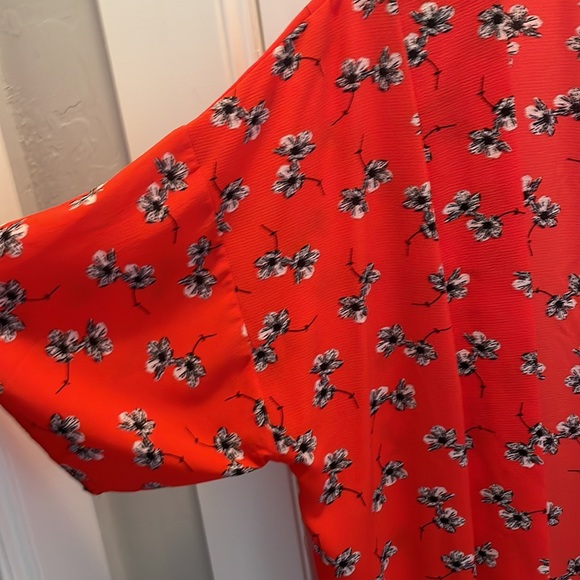 Lovely red kimono - Picture 2 of 4